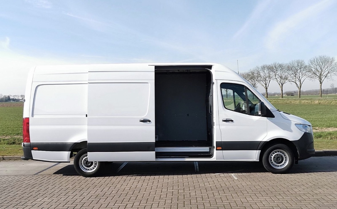 Transporter beim Umzugseinsatz